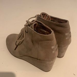 Tom’s suede tie wedge